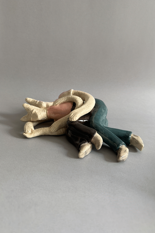 Pieza de ceramica decorativa siesta