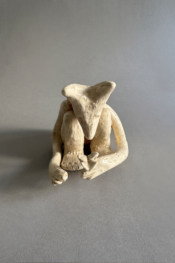 Pieza de ceramica decorativa mariposita