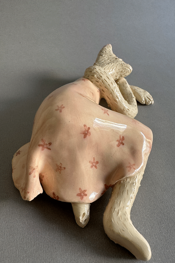 pieza de ceramica decorativa dormilona