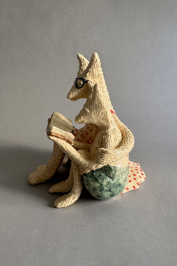 pieza de ceramica decorativa abuela