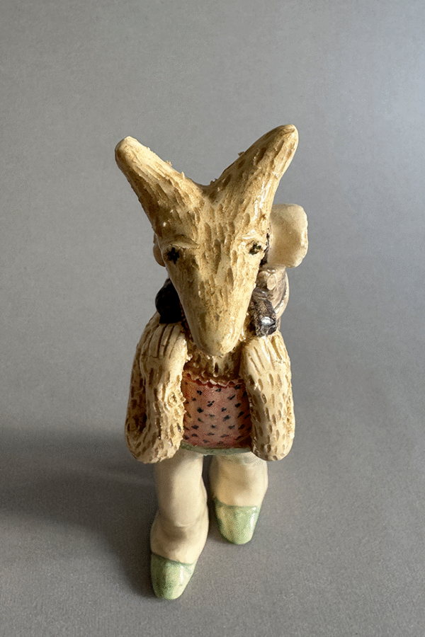 Pieza de ceramica decorativa viajera