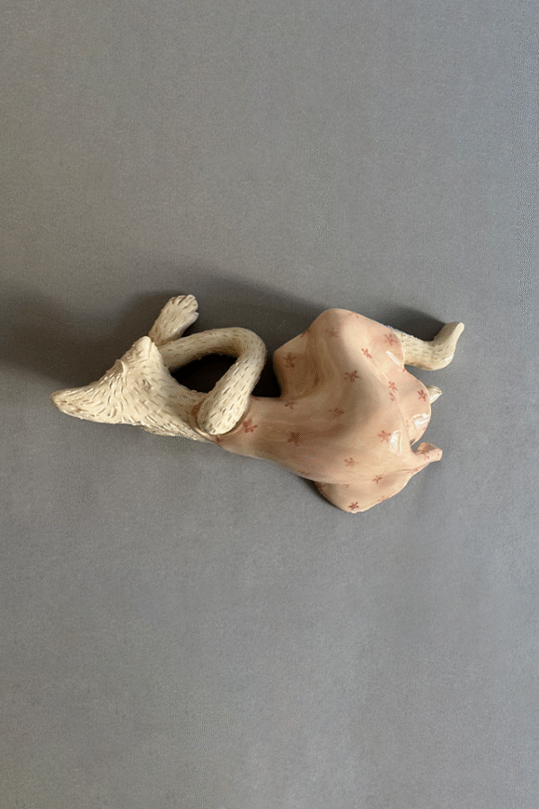 pieza de ceramica decorativa dormilona