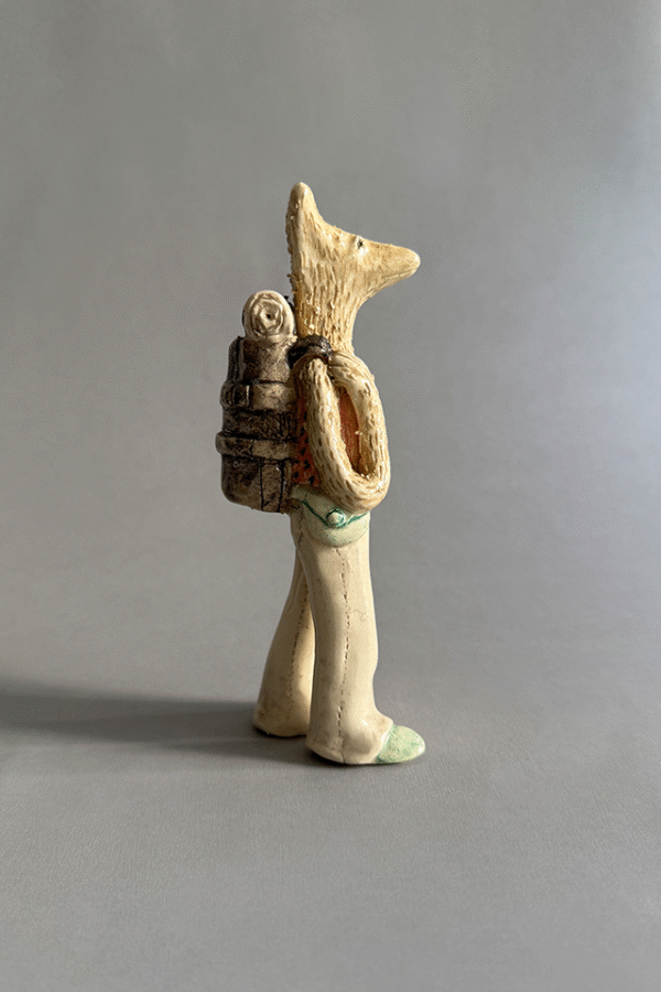 Pieza de ceramica decorativa viajera
