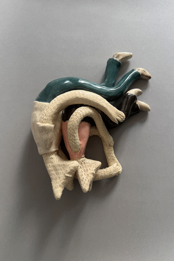 Pieza de ceramica decorativa siesta