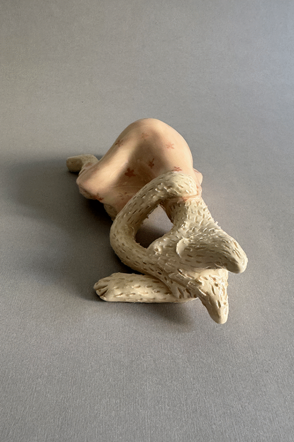 pieza de ceramica decorativa dormilona