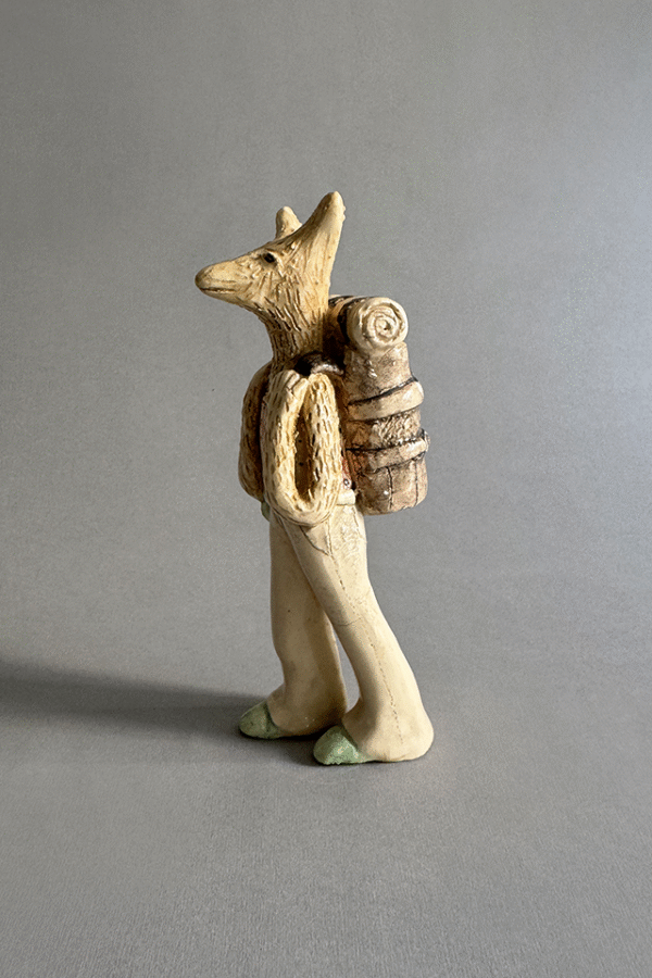 Pieza de ceramica decorativa viajera