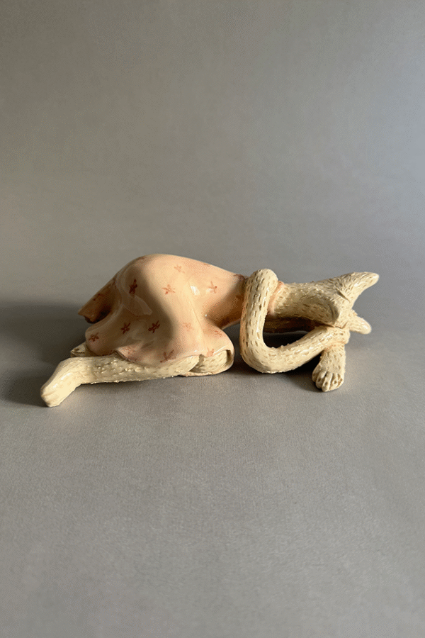 pieza de ceramica decorativa dormilona