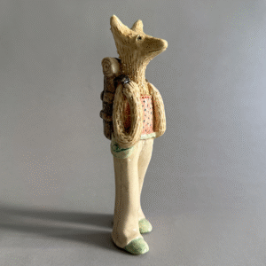 Pieza de ceramica decorativa viajera