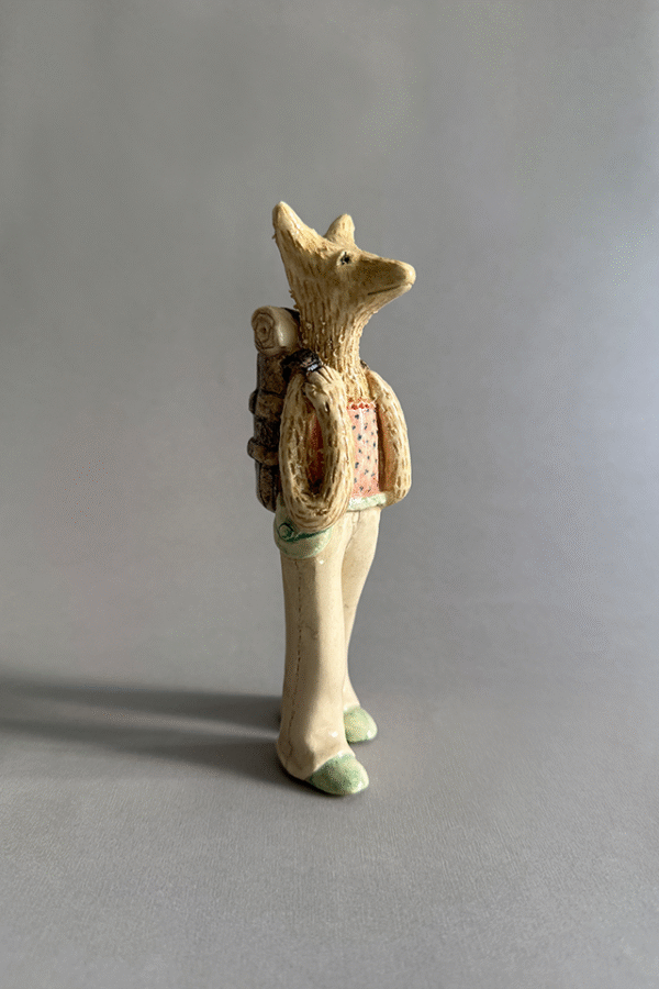 Pieza de ceramica decorativa viajera