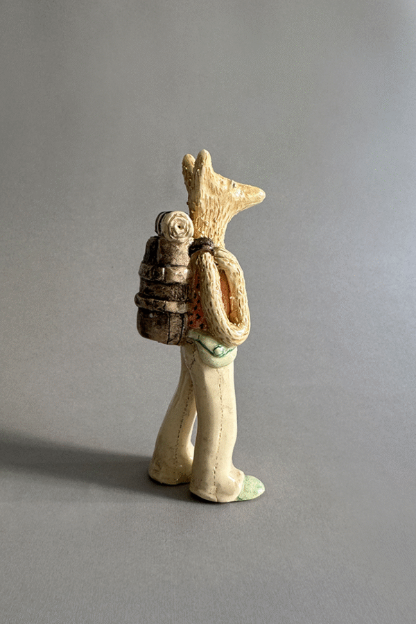 Pieza de ceramica decorativa viajera